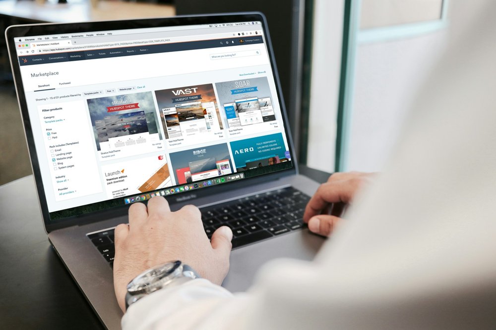 Skjerm som viser ERP-integrasjon mellom Business Central, nettbutikk og lagerstyring